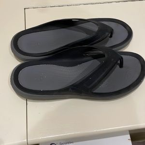 Crocs men’s flip flop size 11 black